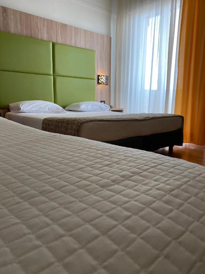 Hotel St Gregory Park Rimini Bagian luar foto