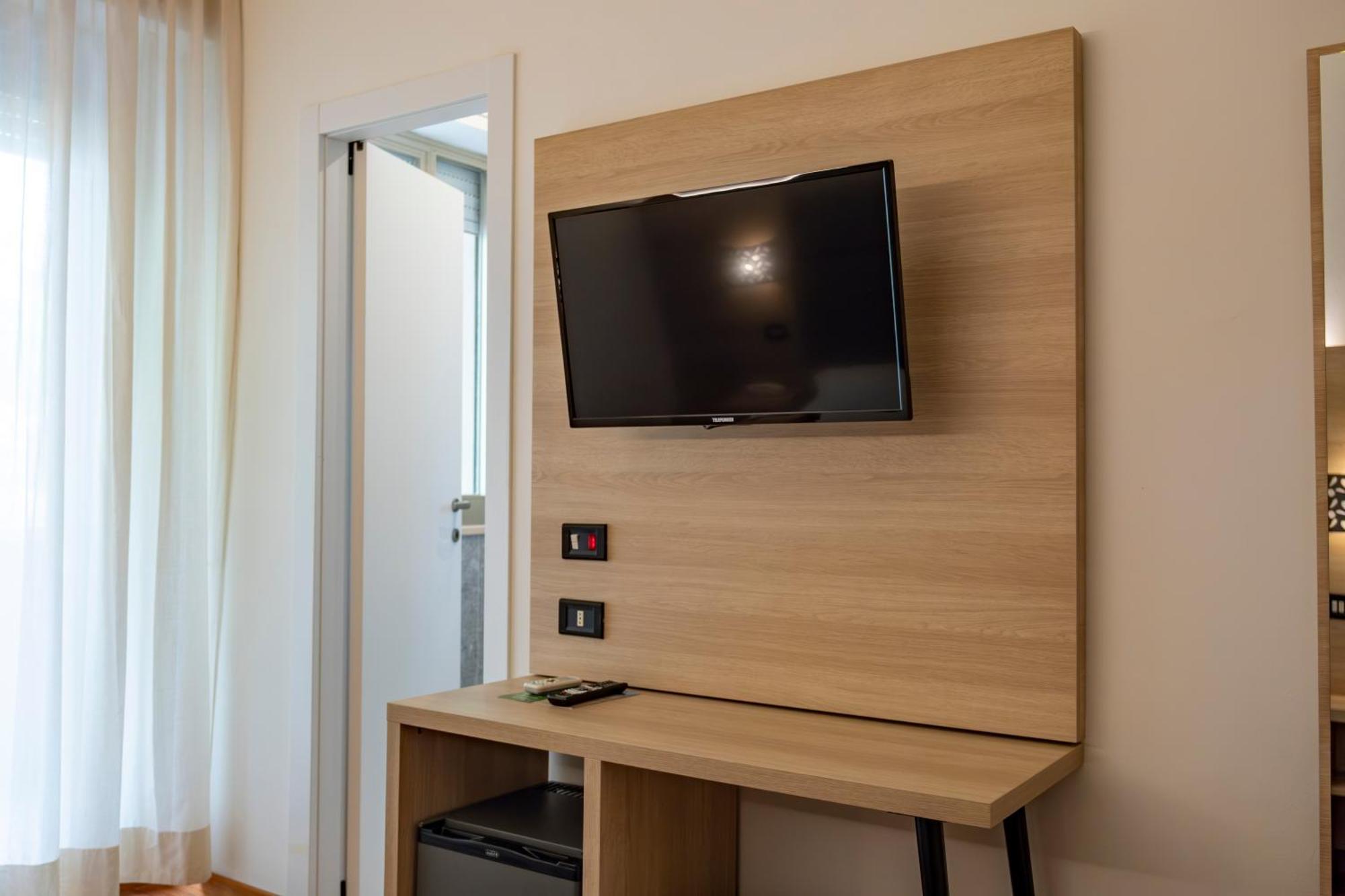 Hotel St Gregory Park Rimini Bagian luar foto