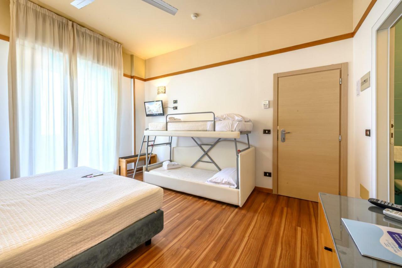 Hotel St Gregory Park Rimini Bagian luar foto